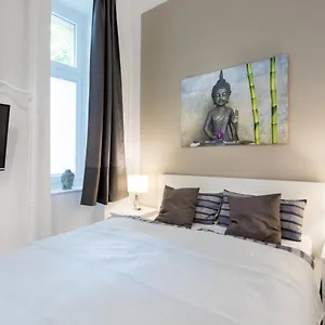 Apartment The Duesseldorfer, 1 Bedroom 1 Living Up To 4 People Berlin